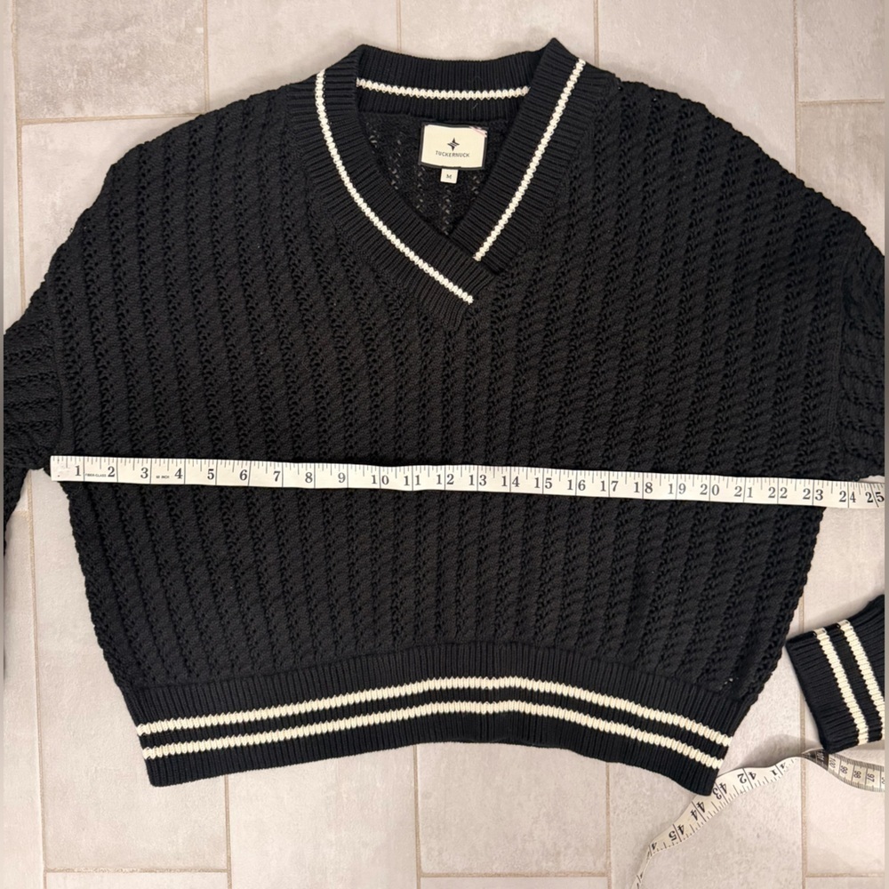 Tuckernuck Irene Cropped V-Neck Sweater Black & White Trim Size Medium - Picture 7 of 8
